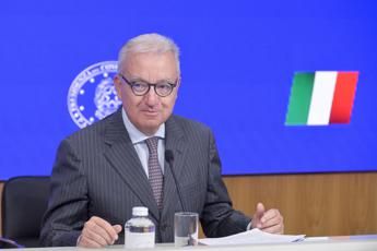 Mantovano guida top ten redditi non parlamentari con 180mila euro