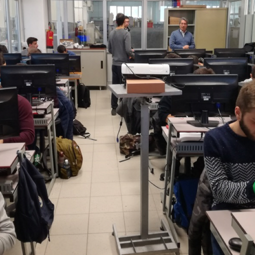 studenti al lavoro in azienda