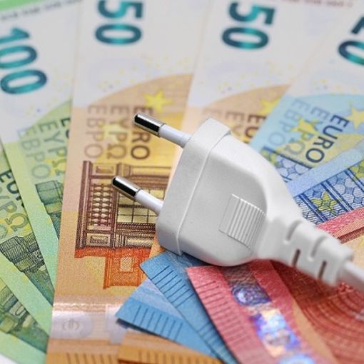 Bollette di luce e gas: a Torino le più basse del Piemonte