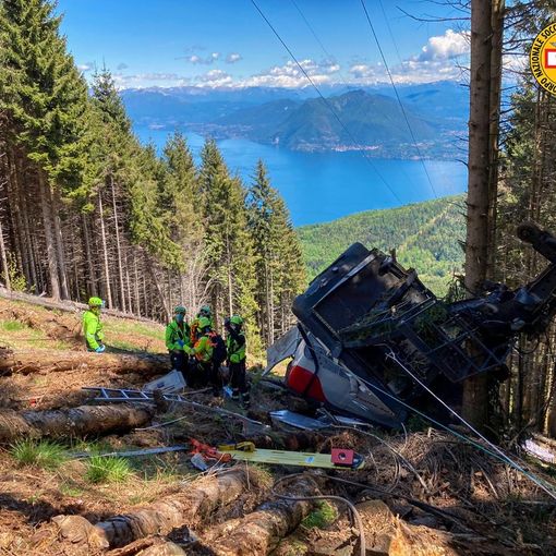 La cabina della funivia Stresa-Mottarone precipitata