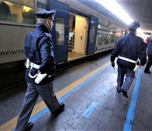 Treni e stazioni, operazione straordinaria delle polizie europee: controllate 2.051 persone, cinque denunce Treni e stazioni, operazione straordinaria delle polizie europee: controllate 2.051 persone, cinque denunce