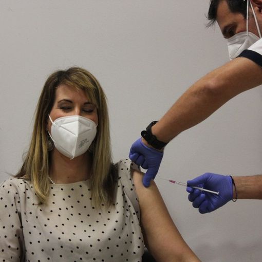 Covid, aumentano i focolai e le quarantene nelle scuole. Oggi 16.463 vaccinati
