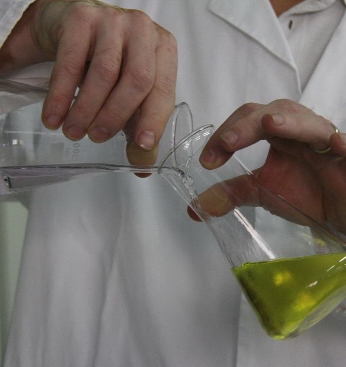 Pieve di Teco, i chimici del ‘Galilei’ incontrano la comunità per analizzare gratuitamente l’olio extravergine di oliva