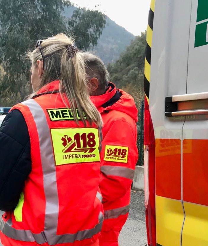 Robassomero, si schianta con la moto contro il cancello della Mandria: grave al Cto