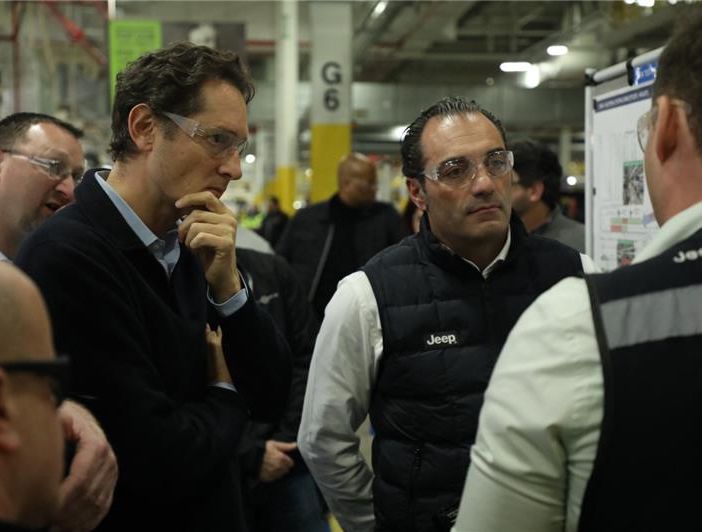 John Elkann e Antonio Filosa presso lo stabilimento di Sterling Heights negli Stati Uniti