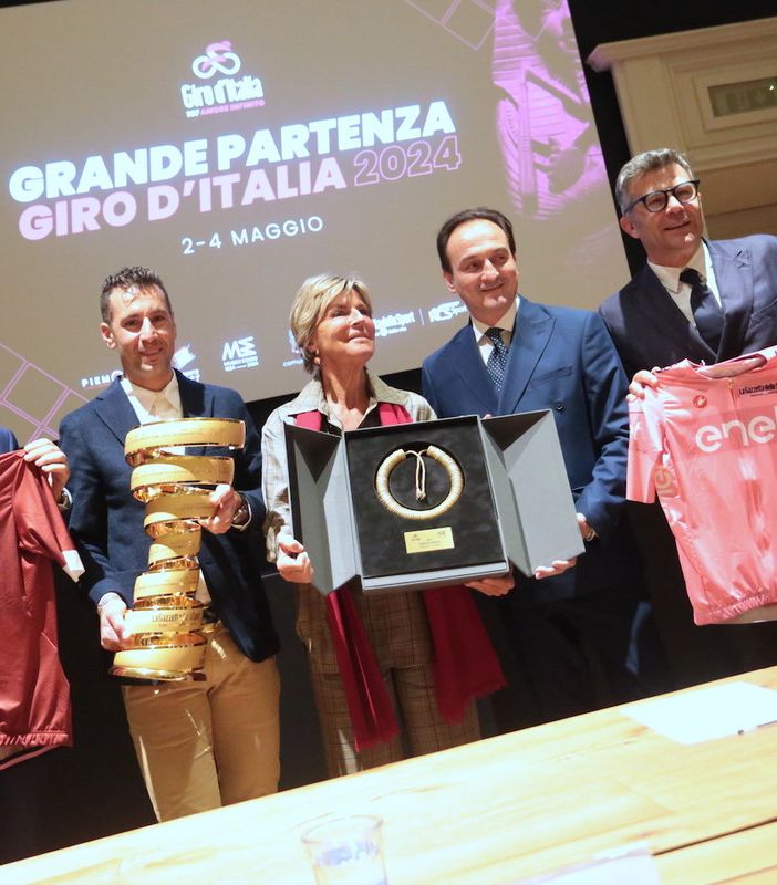 Giro al via, Nibali: “Pogacar favorito, potrebbe prendere subito la maglia rosa&quot;
