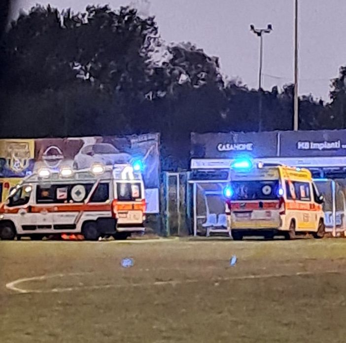 Il giovane calciatore stramazza in campo, l’allenatore gli salva la vita: a San Mauro vince il coraggio Il giovane calciatore stramazza in campo, l’allenatore gli salva la vita: a San Mauro vince il coraggio