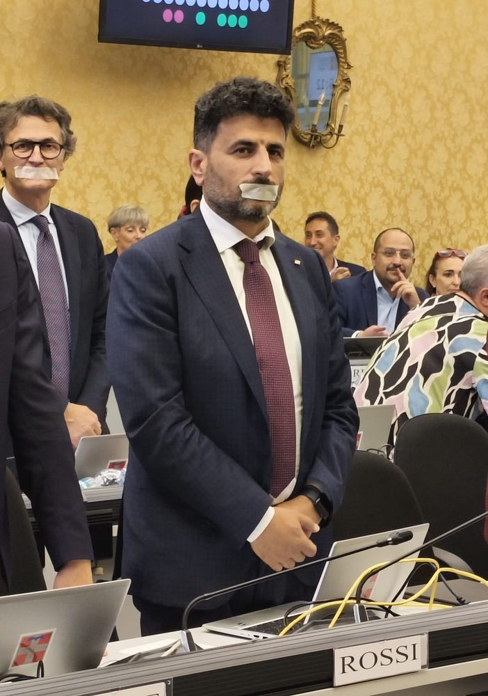 Momenti di bagarre durante l'ultimo Consiglio regionale