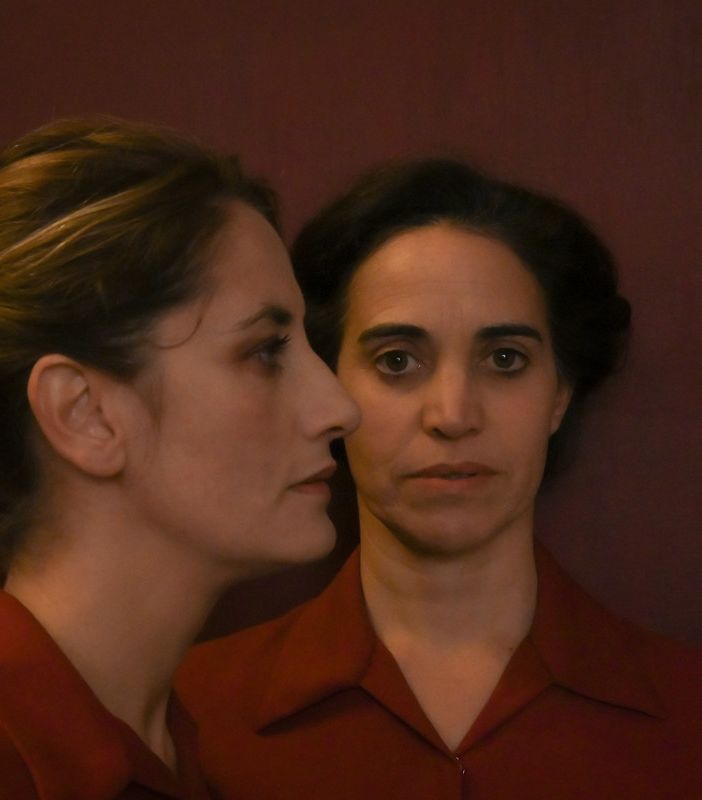 Teatro, Silvia Gallerano e Alessia Giangiuliani: &quot;Raccontiamo i tormenti e i conflitti morali delle 'assaggiatrici' di Hitler&quot;