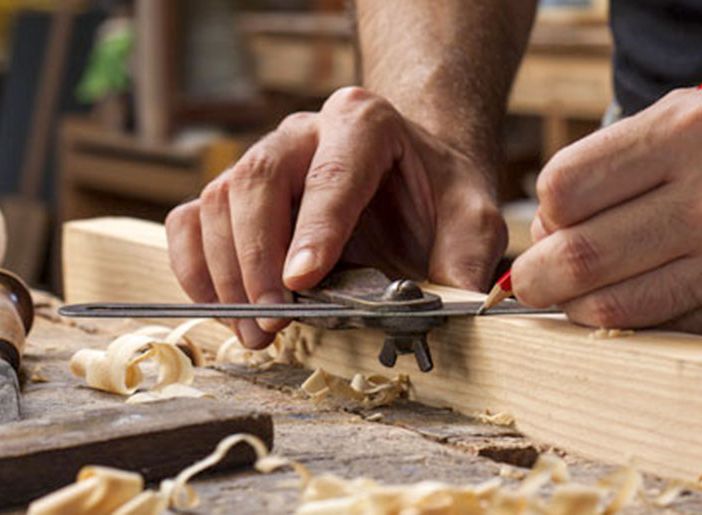 artigiano al lavoro