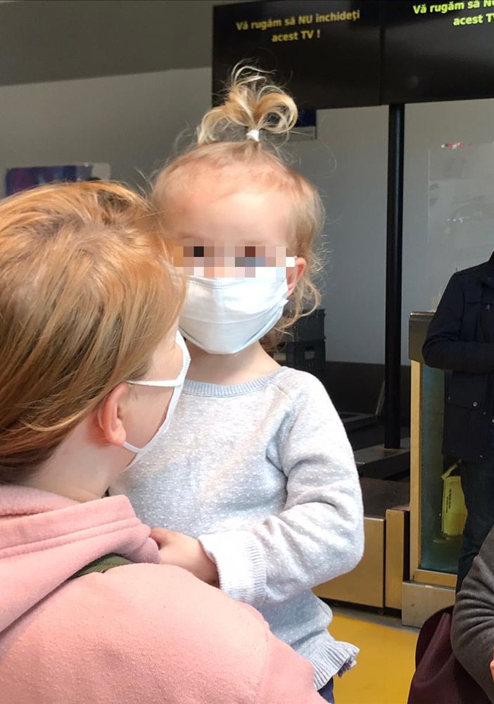 bimbi con soccorritori