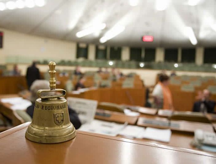 Regione, al via in aula la discussione sulla variazione Bilancio: legge approvata in serata