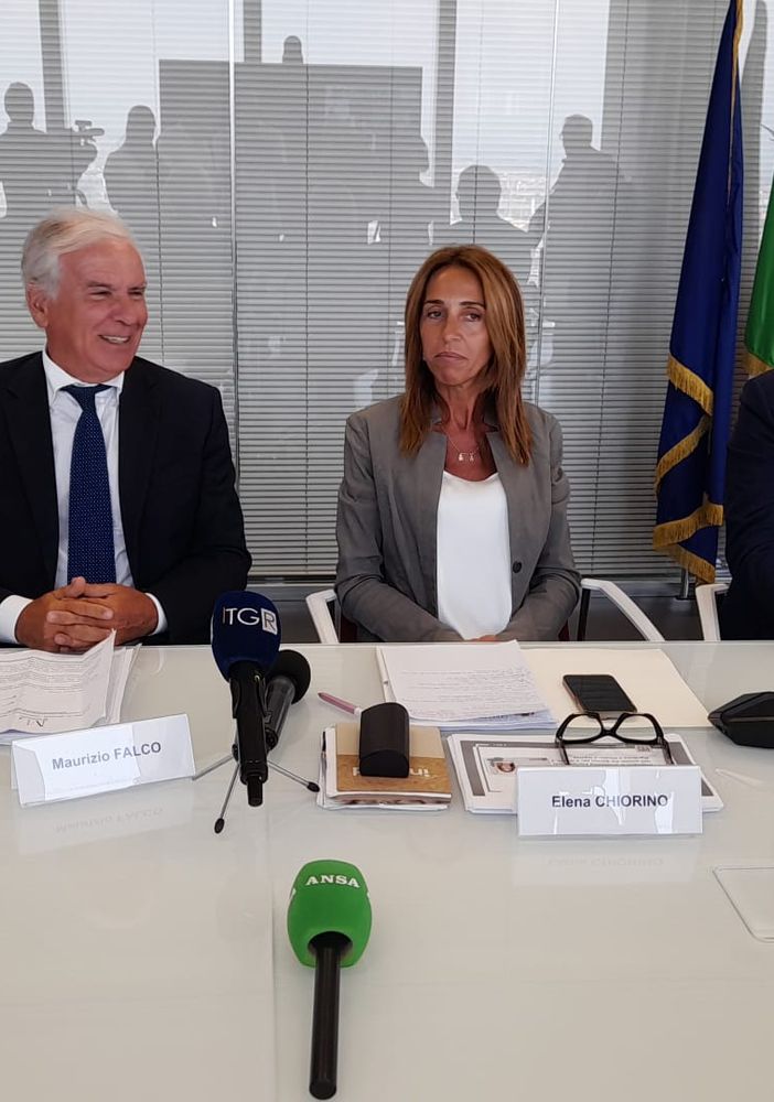 Il commissario straordinario Falco assieme ad alcuni membri della Giunta regionale