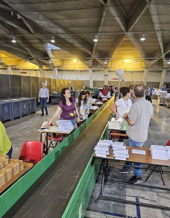 Torinesi al voto, ecco come schede e manifesti arrivano ai seggi. Il Comune: &quot;Linguaggio inclusivo alle urne&quot; [VIDEO]