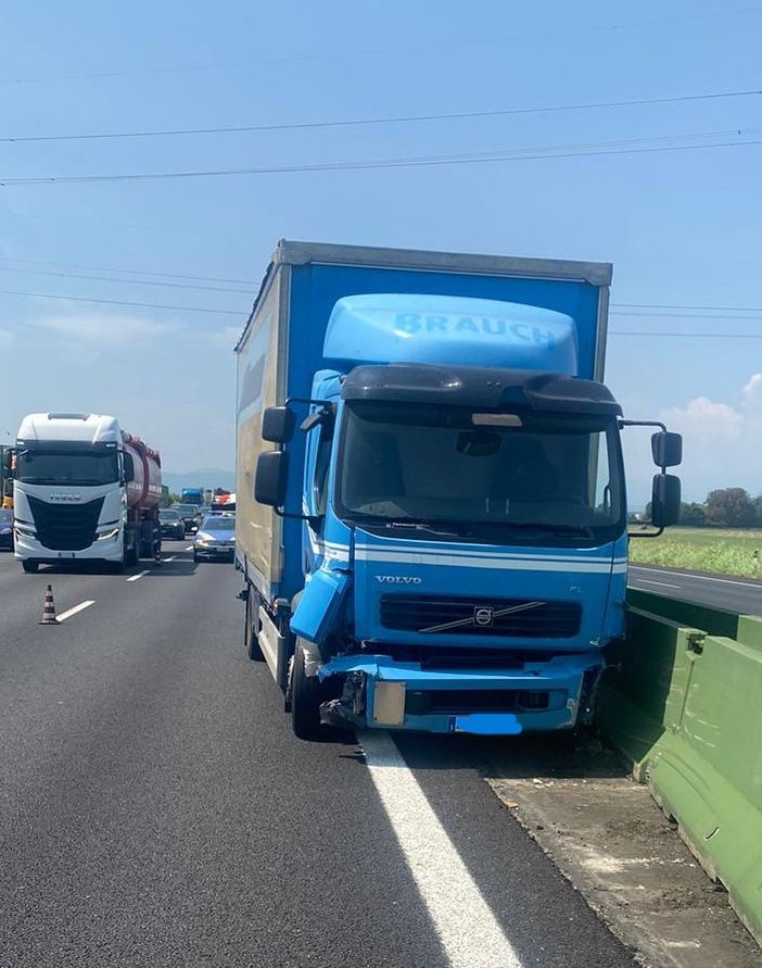 Camion va a sbattere, tra corso Regina Margherita e Venaria: traffico in tilt sulla tangenziale