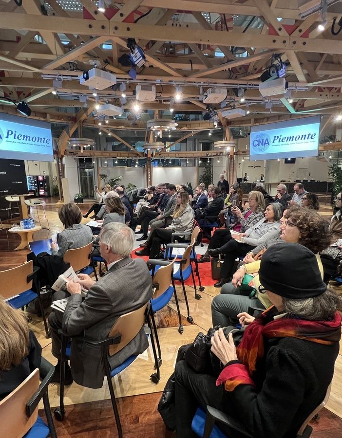 Sala gremita per un evento