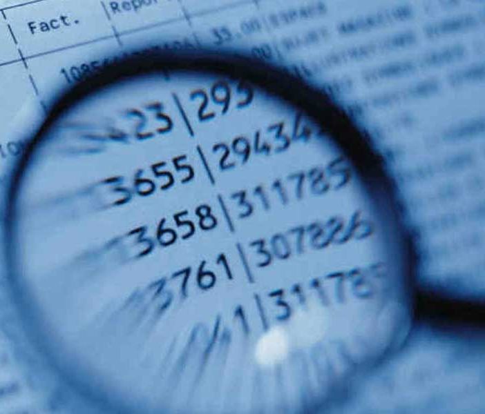 lente di ingrandimento che evidenzia dei numeri