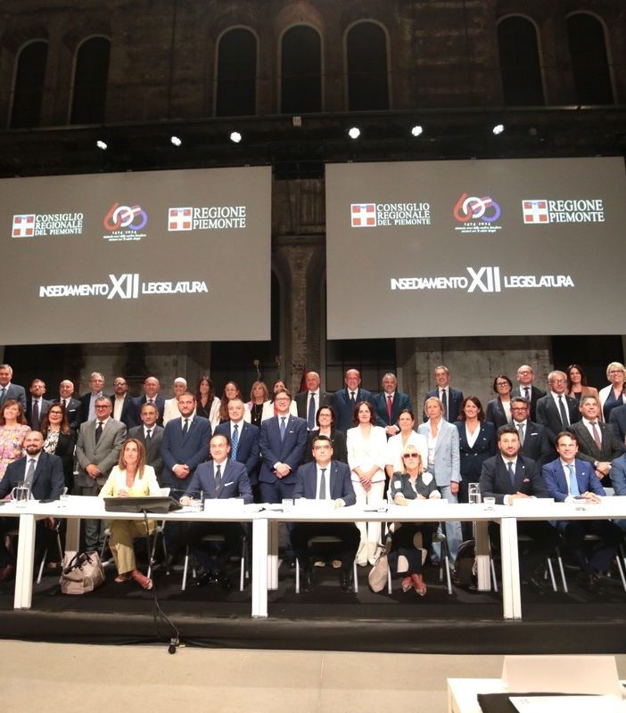 Una foto di gruppo dei componenti del nuovo Consiglio regionale del Piemonte