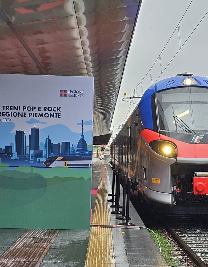 treni in stazione al binario di Porta Nuova