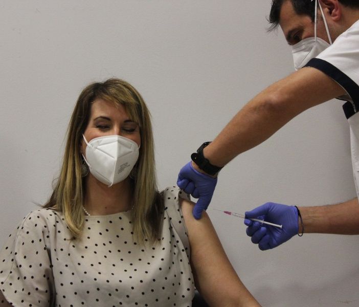 Covid, aumentano i focolai e le quarantene nelle scuole. Oggi 16.463 vaccinati