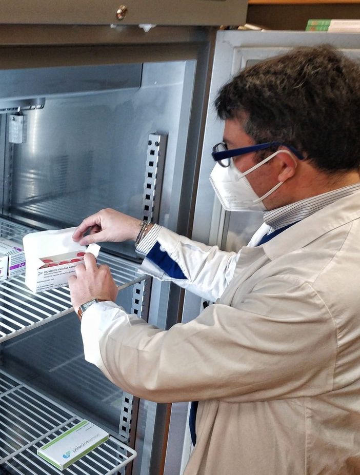Vaccini anti-Covid, disponibile anche nelle farmacie la terza dose per il personale sanitario e socio-sanitario