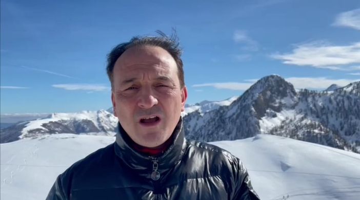 Alberto Cirio sulle piste da sci, primo piano