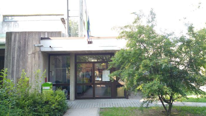 L'ingresso della scuola Romero di Venaria