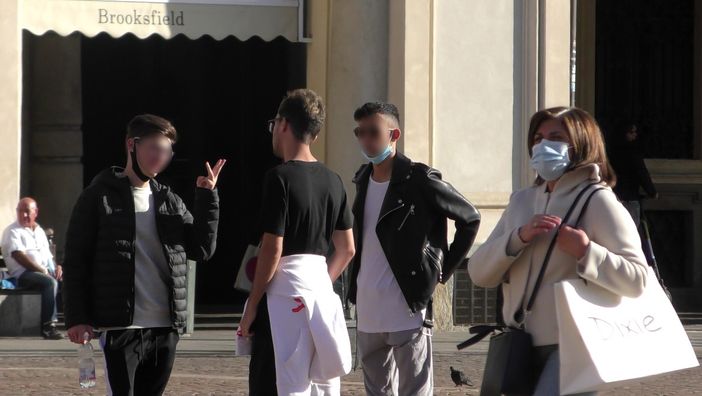 mascherine all'aperto nelle zone affollate mascherine all'aperto nelle zone affollate