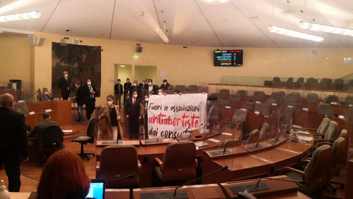 protesta contro assessore marrone protesta contro assessore marrone