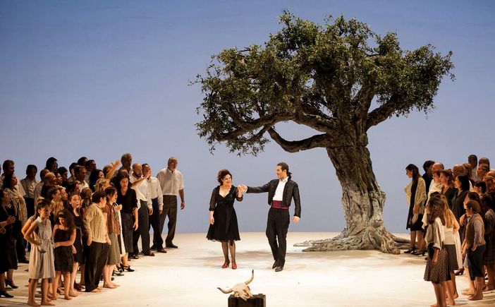 Una scena di &quot;Carmen&quot; di Georges Bizet (foto Ramella&amp;Giannese © Teatro Regio Torino - 2016)