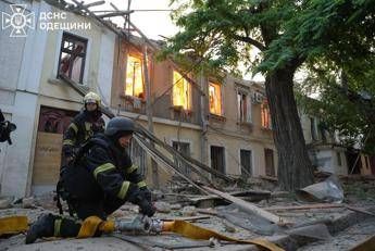 Ucraina, Russia bombarda Kiev nella notte: almeno 14 morti Ucraina, Russia bombarda Kiev nella notte: almeno 14 morti