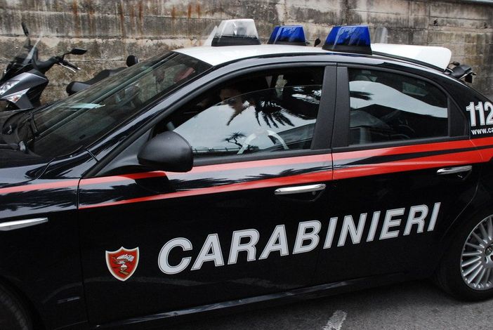 I carabinieri hanno effettuato le indagini dopo il colpo in tabaccheria I carabinieri hanno effettuato le indagini dopo il colpo in tabaccheria