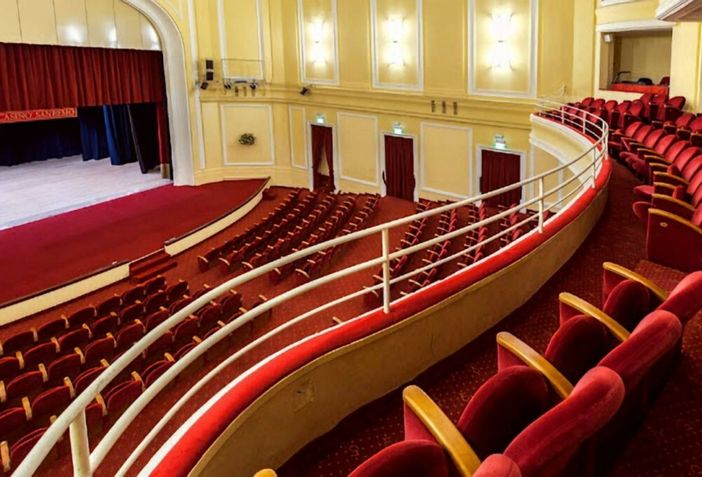 Il fascino della musica napoletana al Casinò di Sanremo: Renzo Arbore e Peppe Barra per il Premio Roberto Murolo