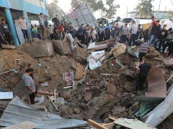 Gaza, Wafa: "All'alba di oggi 22 morti in raid di Israele nella Striscia" Gaza, Wafa: "All'alba di oggi 22 morti in raid di Israele nella Striscia"