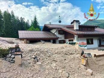 Maltempo nel bellunese, pioggia e detriti bloccano Borca di Cadore Maltempo nel bellunese, pioggia e detriti bloccano Borca di Cadore