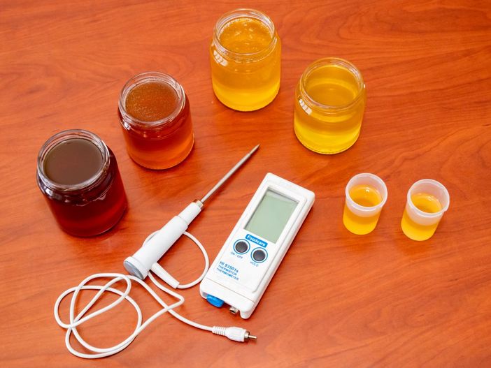 Il miele di qualità si riconosce dalle analisi Il miele di qualità si riconosce dalle analisi