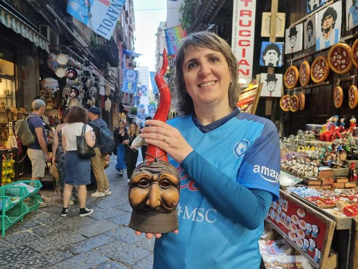 Stringere un cornetto come antidoto alla sfortuna Stringere un cornetto come antidoto alla sfortuna