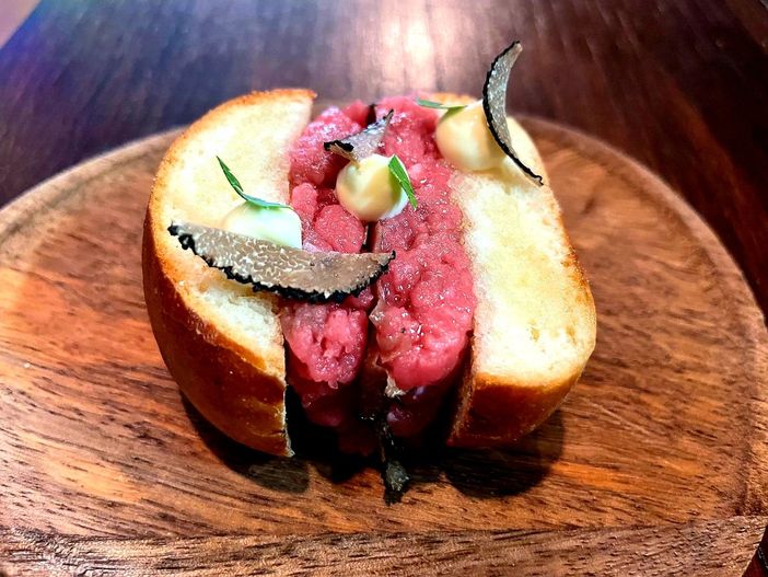 “Cene in Nero”: il tartufo estivo del Monferrato conquista la Liguria tra piatti pop e gusto autentico “Cene in Nero”: il tartufo estivo del Monferrato conquista la Liguria tra piatti pop e gusto autentico