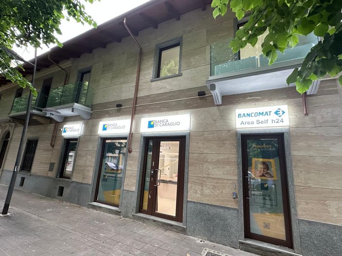 La nuova filiale della Banca di Caraglio a Grugliasco La nuova filiale della Banca di Caraglio a Grugliasco