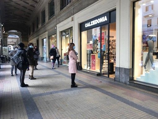 Da lunedì il Piemonte torna in zona gialla, Brusaferro: "Cautela, valori RT in aumento". Cirio: "Non abbassiamo la guardia"