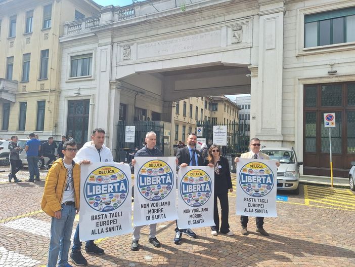 Sit in del partito Libertà davanti alle Molinette: &quot;Troppe risorse sprecate in questi anni&quot; [VIDEO]