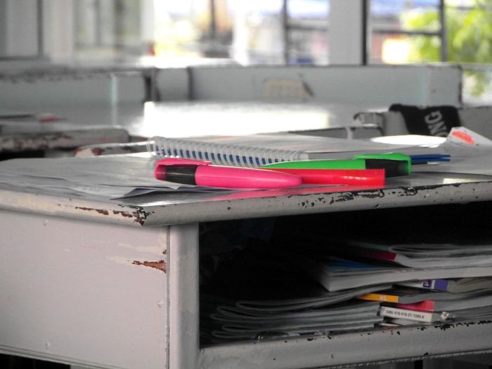 foto di archivio e locandina