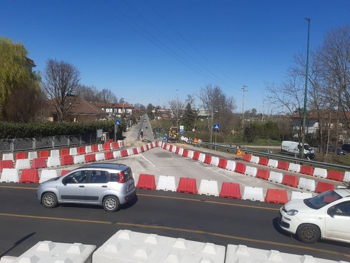 A Venaria un senso unico alternato nel cantiere della nuova rotatoria A Venaria un senso unico alternato nel cantiere della nuova rotatoria