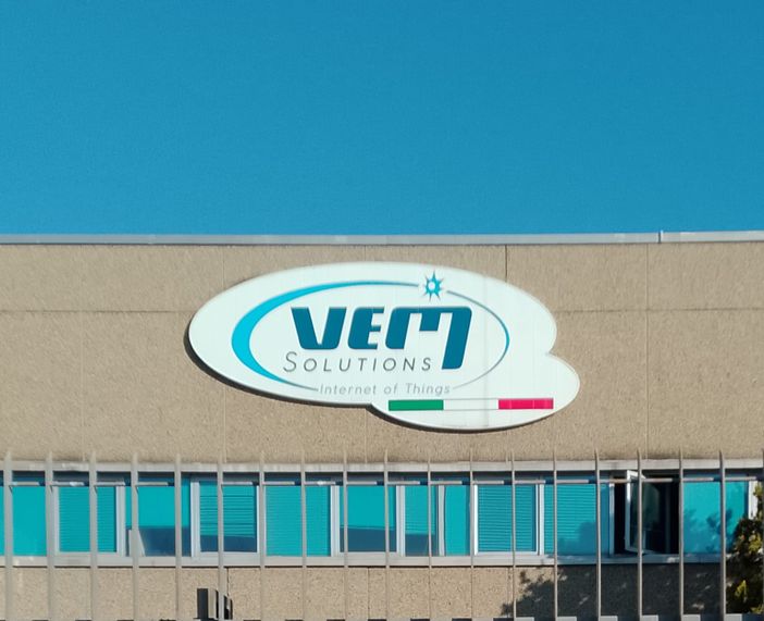 scritta di un'azienda scritta di un'azienda