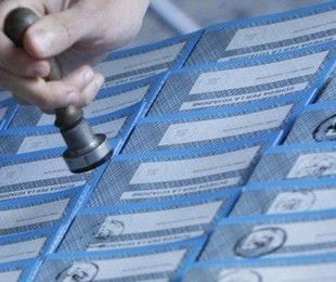timbro sulle schede elettorali timbro sulle schede elettorali