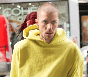 Justin Bieber, lo scontro con i paparazzi e lo sfogo sui social: "So di essere rotto" Justin Bieber, lo scontro con i paparazzi e lo sfogo sui social: "So di essere rotto"