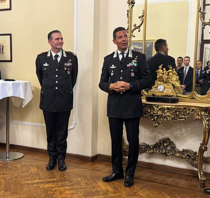 Il Colonnello Andrea Siazzu (a destra) insieme al Comandante Provinciale di Torino Generale di Brigata Roberto De Cinti Il Colonnello Andrea Siazzu (a destra) insieme al Comandante Provinciale di Torino Generale di Brigata Roberto De Cinti