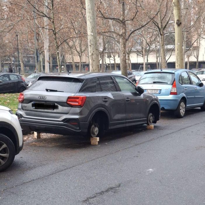 Continuano i furti di pneumatici nella zona sud di Torino Continuano i furti di pneumatici nella zona sud di Torino