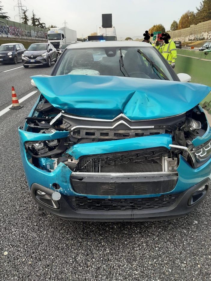 Tamponamento in tangenziale fra due auto a Collegno