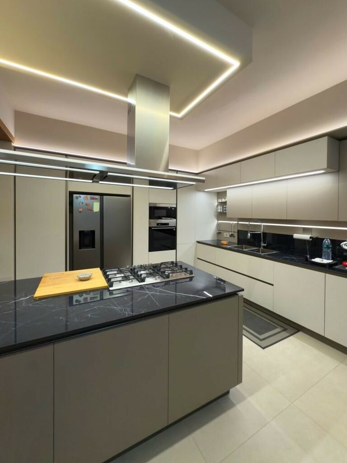 Cartongesso in ristrutturazione: far sparire impianti, arredi e luce per uno spazio più pulito